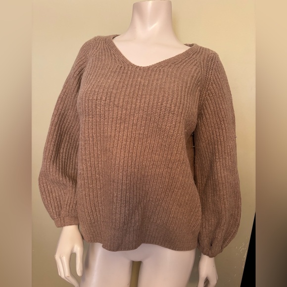 Babaton Sweater (medium) - Picture 2 of 5